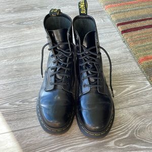 Dr Martens 1460W US 7 UK 5 in black